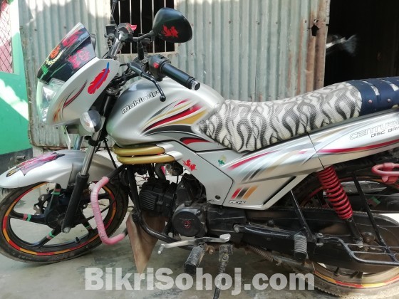 মাহিন্দ্রা।